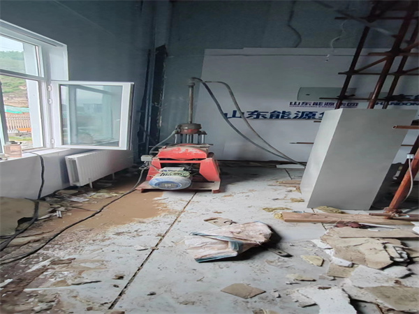 拉孜地基基础下沉墙体裂缝加固注浆顶升施工